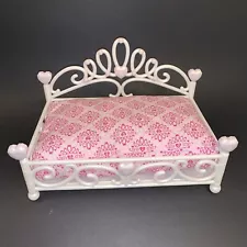 American Girl 2014 Pink Princess Pet Bed Plush Pink & White Excellent Preowned