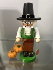 Steinbach German Chubby Pilgrim Carrying Pumpkins 12" Nutcracker Handmade