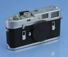 LEICA LEITZ M4 10400 SILVER CHROME 0.72X FILM RANGEFINDER CAMERA BODY +BODY CAP