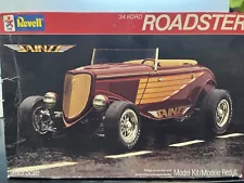 Revell 1934 Ford Roadster Saints 1/25 Model Kit 37397 - 1984 Issue D2