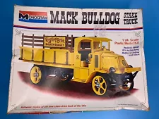 Mack AC Bulldog Stake Truck 1/24 Atlantis M2402 Ringling Bros Barnum & Bailey