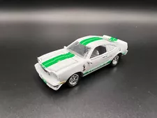 Johnny Lightning 1977 Ford Mustang Green Tampo Cobra II