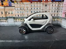 1/64 diecast Matchbox Renault Twizy