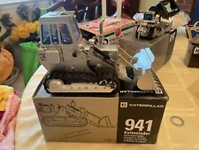 Caterpillar CAT 941 Crawler Loader Silver 1:24 Conrad NZG - Incl. Original Box