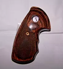 Colt Python, Colt 2021 Anaconda Fingergroove Grips Checkered w/Silver Medallions