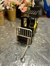 Yale Forklift-Sale 1:25**one fork/one is missing