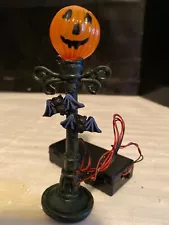 SPOOKY HOLLOW, HALLOWEEN BAT LAMP POST FOR VILLAGES - 2004