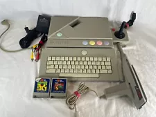 New ListingAtari XE Video Game System (XEGS) Keyboard, Controller, Gun, Power Supply/Games