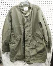 NOS Vietnam War Era USGI OD M-65 Fishtail Parka Medium 1974 Brass Zipper M65