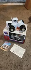 Big Bud 16V-747 4wd Tractor 900 H.P Modern Edition Toy Farmer By DCP Signed Box