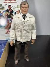 Sideshow James Bond Man With The Golden Gun Roger Moore Action Figure