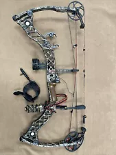 Mathews Z7 compound bow! Right-hand 70/29 w/accessories ready to shoot!