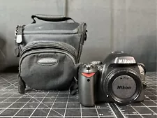 Nikon D40 6.1MP Digital SLR camera