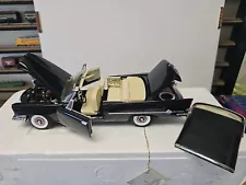 Franklin Mint 1957 Chrysler 300C Convertible 1/24 (READ)