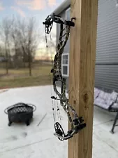 Hoyt Helix Ultra RH Compound Bow 65#, 29-32”