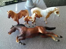 Lot Of 4 Breyer Jumping Horse, Foal, Assortment Color And Sizes