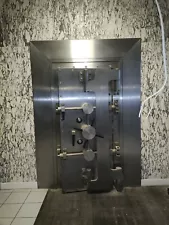 Diebold bank vault door.