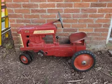 Eska Farmall 450 Pedal Tractor