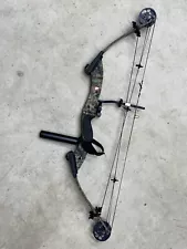 PSE NOVA CAMO RIGHT HAND COMPOUND BOW 29” DRAW 70 POUND WHisker Biscuit SIGHT