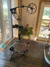 Mathews Creed RH Compound Bow 28” 65lb