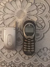 Lot Of 2 Vintage Motorola Phones Flip Phone Old School With Batteries