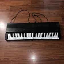 Roland KR-33 Electric Keyboard