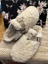 American Eagle Woman’s Slippers