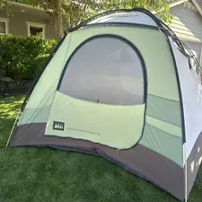 REI BASE CAMP 6 Tent With Rainfly Very Good Condition