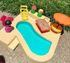 Vintage FiSHER PRiCE Swimming POOL SeT Little People UMBRELLA Chairs 80s FiGUREs