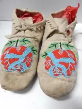 VINTAGE 1920-30s CROW INDIAN floral BEADED MOCCASINS - hard soles - MONTANA