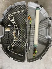 hoyt alphamax 32, 50-60 Lbs With Accessories Arrows And Case. Draw 28-30