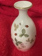 WEDGEWOOD Bone China Wild Strawberry 5” Bud Vase Flowers VINTAGE England