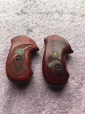 Ruger SP101 + J-Frame Pachmayr Wooden Grips (2)