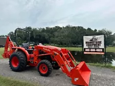 2023 KUBOTA L2502 TRACTOR LOADER BACKHOE - 17 HOURS!!!