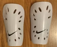 NIKE J WHITE SHIN GUARDS Size Lg