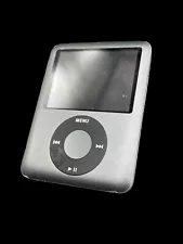 Apple iPod Nano 3rd Gene 8GB A1236 Silver