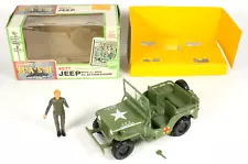 1982 VINTAGE MASH TV SHOW 4077 JEEP MEDICAL UNIT ACTION FIGURE IN ORIGINAL BOX