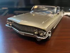 1/18 KK SCALE 1961 CADILLAC SERIES 62 COUPE DEVILLE