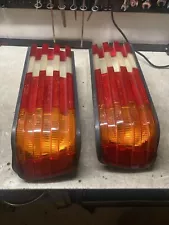 1989 Mercedes-Benz / 300sd W126 Tailight - Pair - W/light housing - OEM - USED