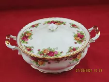 ROYAL ALBERT OLD COUNTRY ROSES COVERED VEGETABLE DISH! ENGLAND