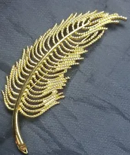 Brooch Monet Ostrich Feather ð¥Lapel Pin Brushed Gold Textured Leaf Fern