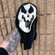 Ghostface Scream Mask Easter Unlimited Inc Squiggly Smile / Metly Face