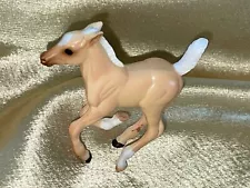 Breyer Stablemates -- Prancing Palomino Foal - Pre 2009