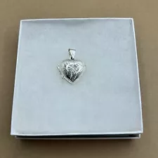 Stainless steel engraved heart pendant locket for 2 pictures