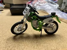 KAWASAKI KLX 250SR DIRT BIKE MOTORCYCLE 1/18 SCALE DIORAMA DIECAST MODEL BIKE