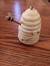 Ceramic beehive honey pot with dipper