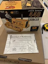 John Deere 440 Heavy Duty Crawler 05' National Toy Show Collectible 1/16 Scale