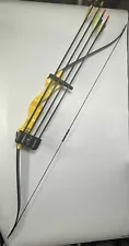 Bear Archery Flash Recurve Bow & 4x Arrows Package for Youth Ambidextrous