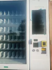 Vending Machine With 22in Touch Screen