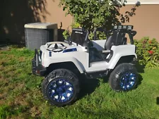 Custom white kids ride on jeep with remote control